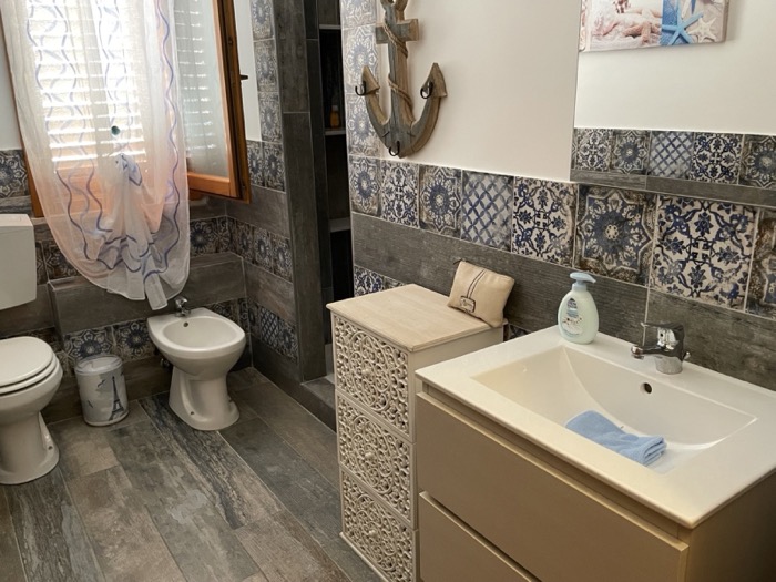 Bagno con maioliche siciliane