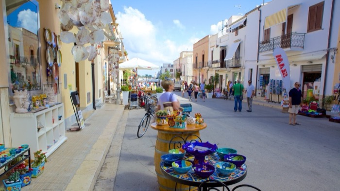 Il centro di San Vito Lo Capo con le botteghe artigiane